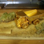 12 relatiegeschenk Diorama Caterpillar (2)